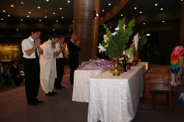 15.05.26/平和への巡礼・沖縄?/代表献花.JPG