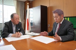 17.06.05/「共謀罪」意見書提出/栗山6782.jpg