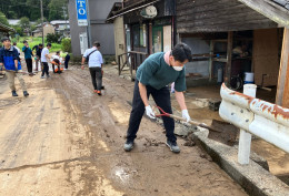 泥の作業(22日 七尾市)